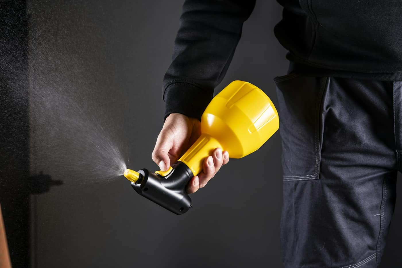 Pest control equipment and sprayer
